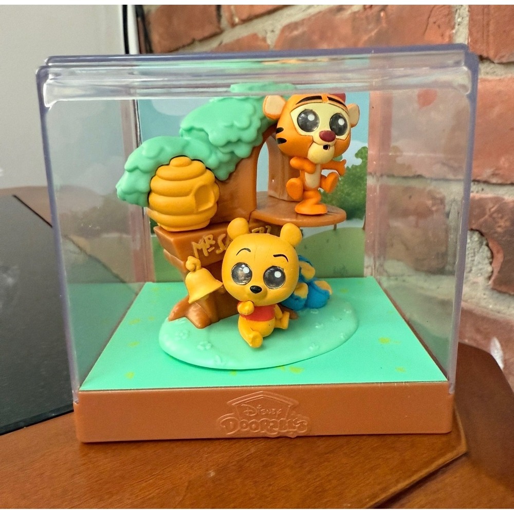 Disney Doorables Movie Moments Winnie the Pooh Tigger Hunny Tree Figure Case
